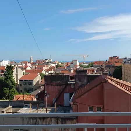 Room With Private Toilet And Terrace In City Center In Shared Apartment Split Exterior photo