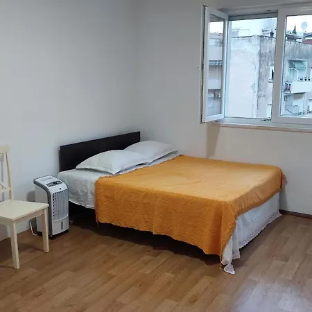 Room With Private Toilet And Terrace In City Center In Shared Apartment Split Exterior photo