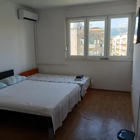 Room With Private Toilet And Terrace In City Center In Shared Apartment Split Exterior photo
